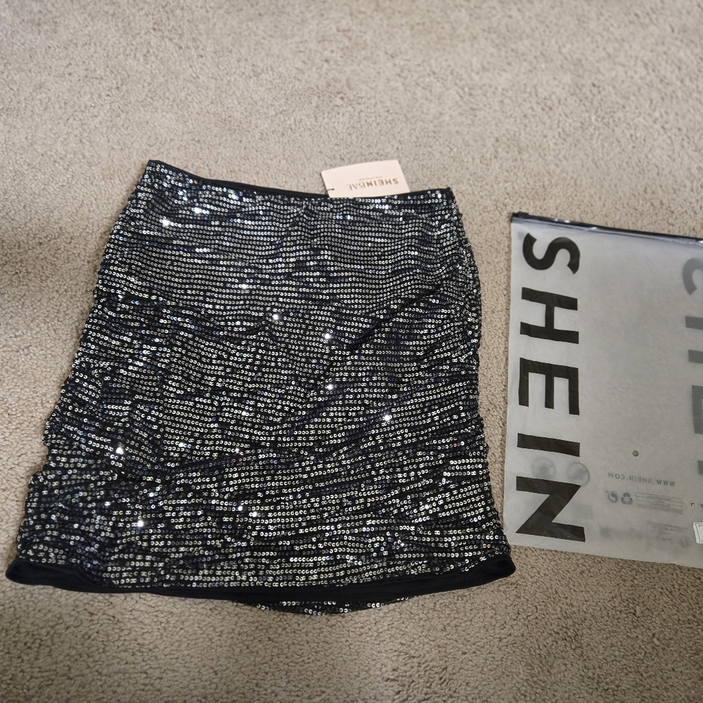 Sparkly sequin mini skirt